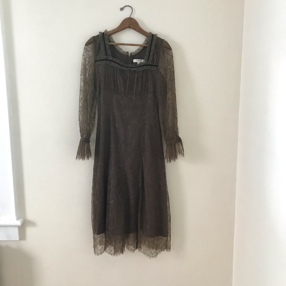 Elegant Lace Dress in Brown